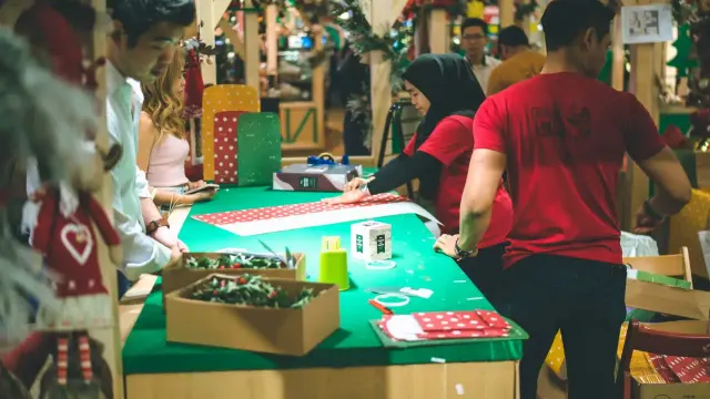 Budget serré à Noël : l’atelier d’artisan change la donne