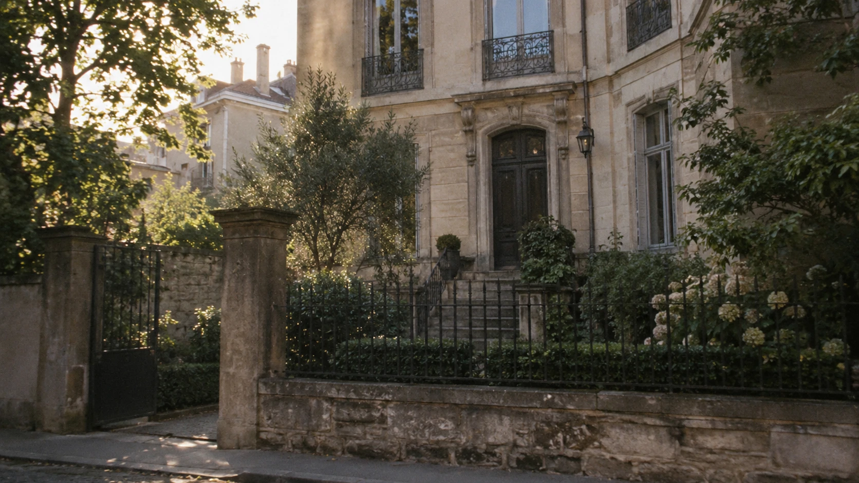 Vivre dans une demeure d’exception en ville : quels critères font la différence ?